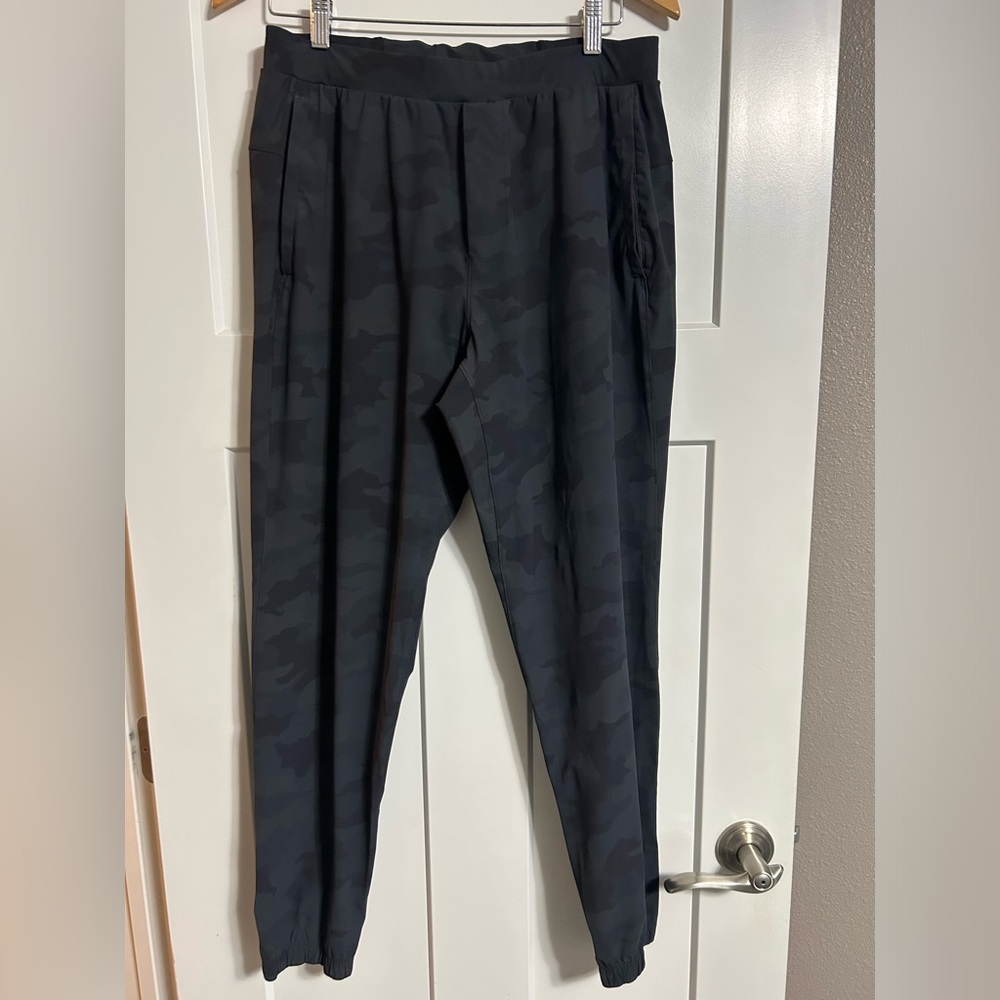lululemon athletica Men's Black Camouflage Joggers